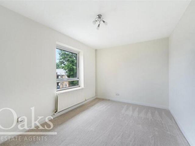 Apartment for sale in London Borough of Croydon, South Norwood
