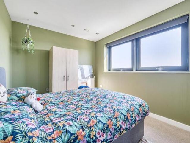 Apartment for sale in Enfield, Greater London