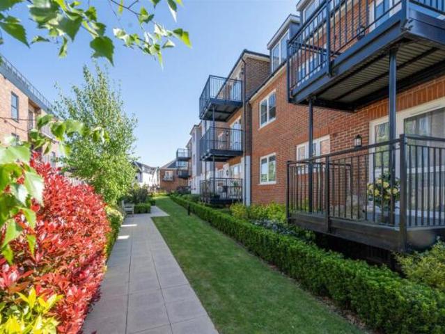 Apartment for sale in Sandown Park, Kent