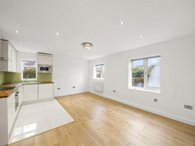 Apartment for sale in Hayes, Greater London