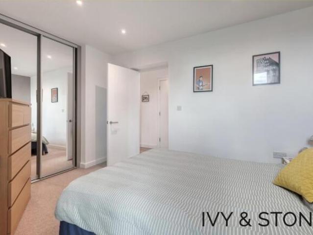Apartment for sale in Silvertown, Greater London