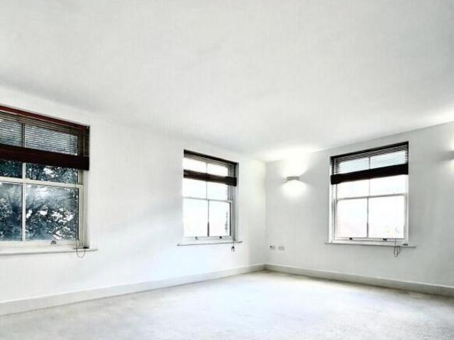 Apartment for sale in Ash, Kent