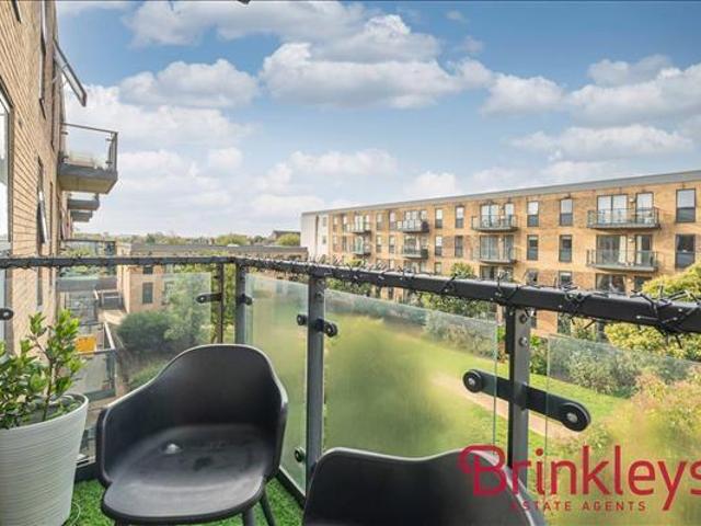 Apartment for sale in London Borough of Merton, Greater London