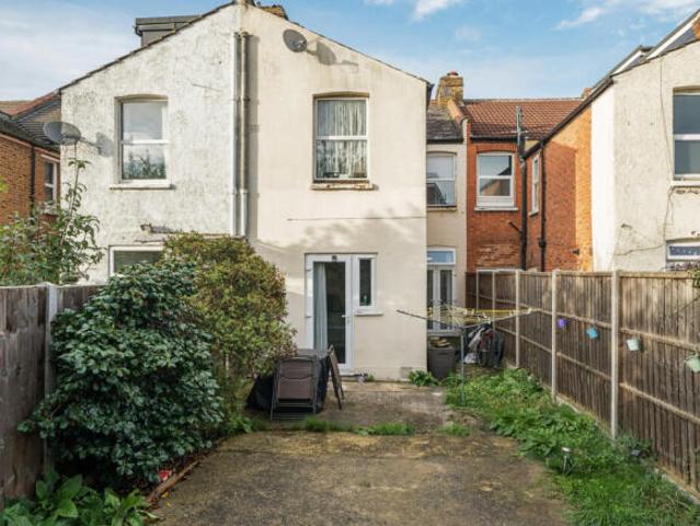 Apartment for sale in London Borough of Merton, Mitcham