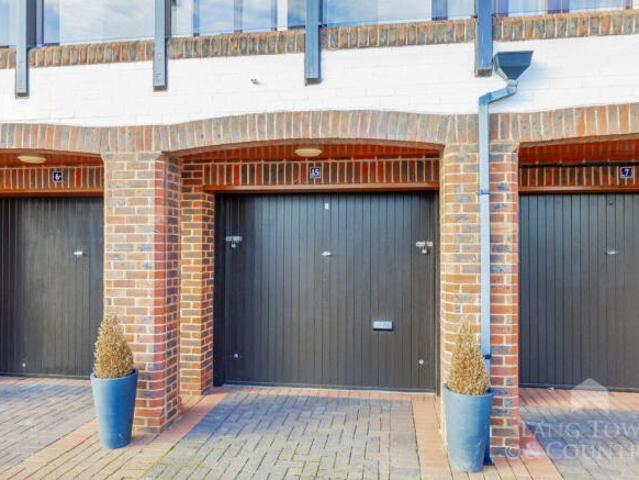 Apartment for sale in South Lane, West Yorkshire