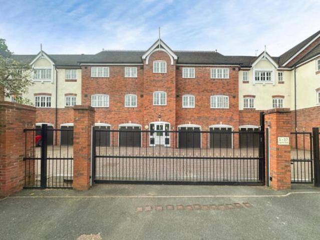 Apartment for sale in Tettenhall, West Midlands