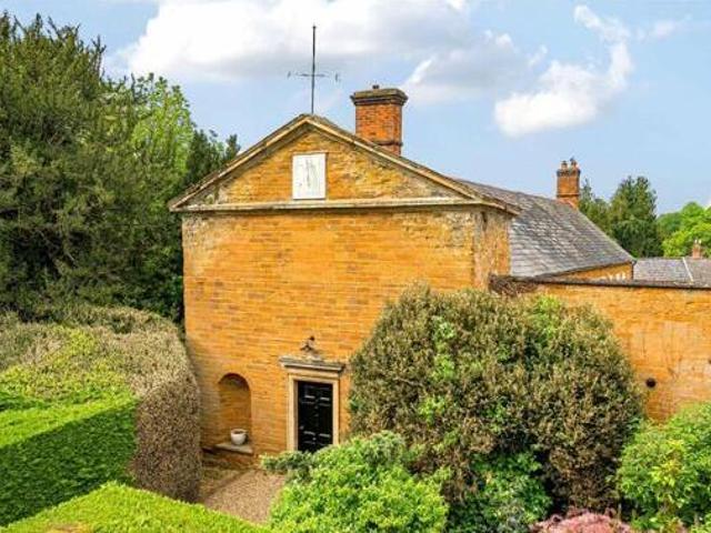 House for sale in Northampton, Northamptonshire
