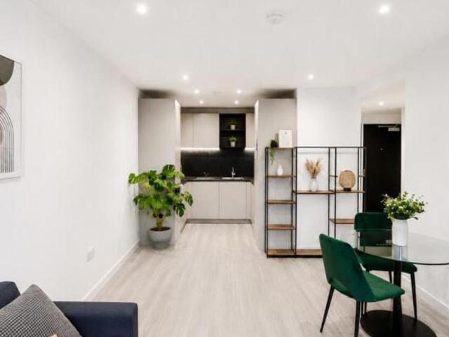 Apartment for sale in Cat Hill, England