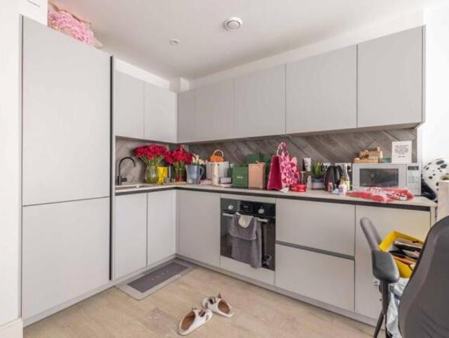 Apartment for sale in Slough