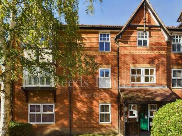 House for sale in Stone, Monks Orchard