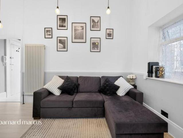 Apartment for sale in Denmark Hill, Greater London
