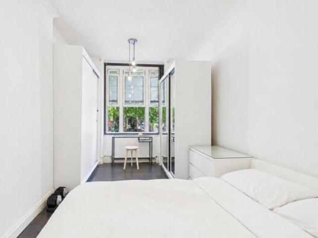 Apartment for sale in London Borough of Southwark, Greater London
