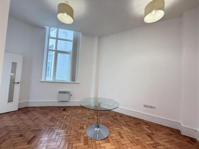 Apartment for sale in Salford Quays, Salford