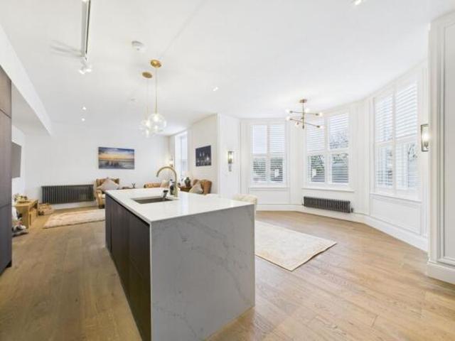 Apartment for sale in Calderstones, Paradise