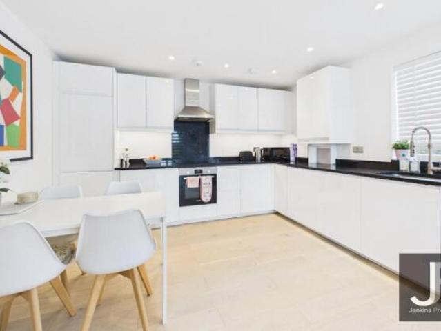 Apartment for sale in Ongar, Epping