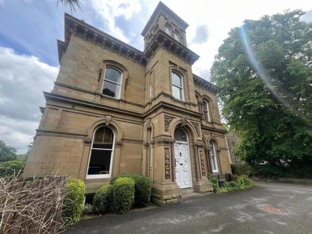 Apartment for sale in Huddersfield, West Yorkshire