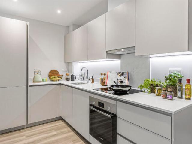 Apartment for sale in Five Acres, Hertfordshire
