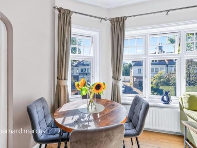 Apartment for sale in Carshalton Beeches, Greater London