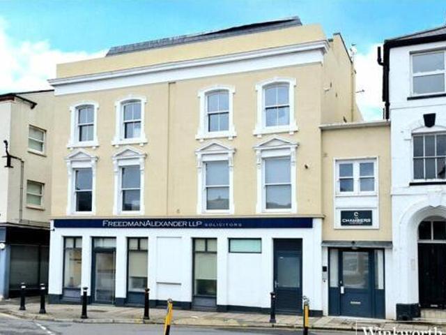 House for sale in Woodcote, Epsom