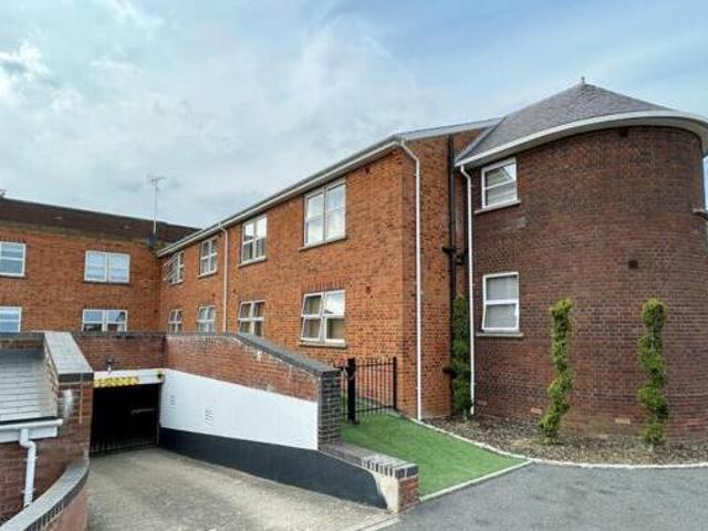 House for sale in Farnborough, Hampshire