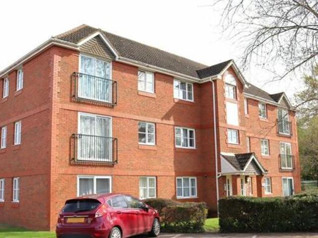 House for sale in South Farnborough, Rushmoor