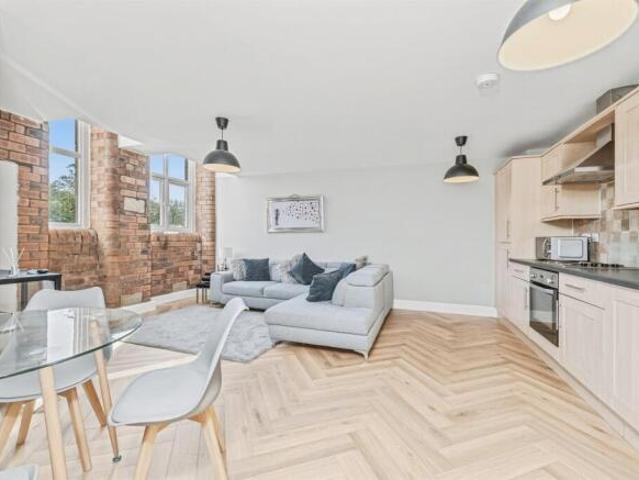 Apartment for sale in Huddersfield, West Yorkshire