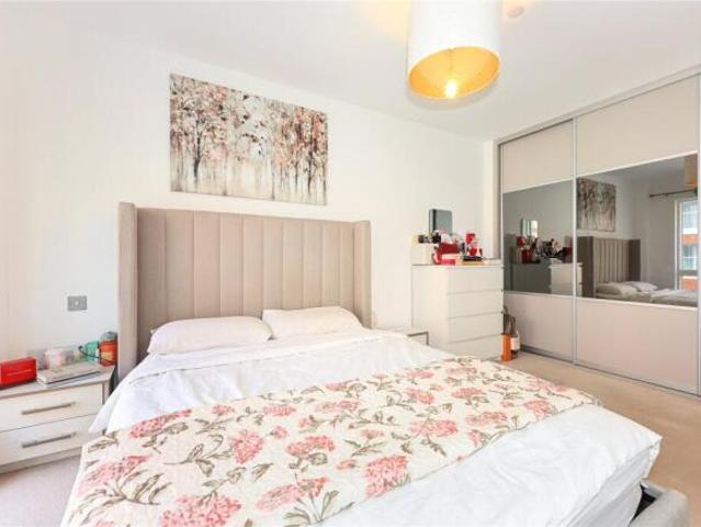 Apartment for sale in Colindale, Greater London