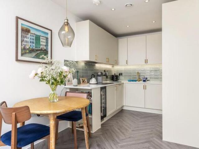 Apartment for sale in Hampshire