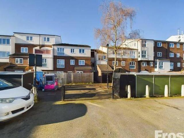 House for sale in London Borough of Hounslow, Feltham