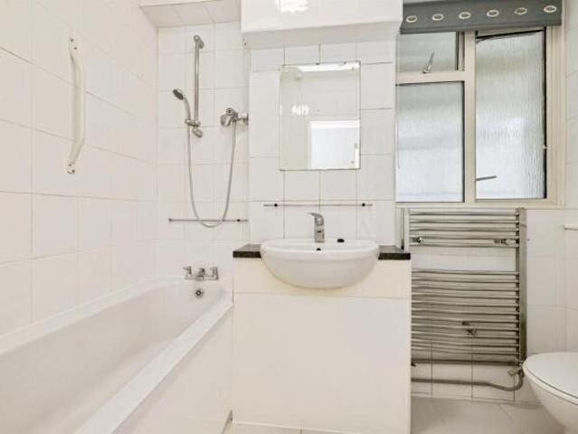 Apartment for sale in North Watford, Hertfordshire
