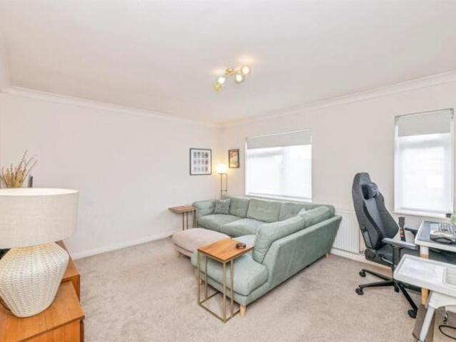Apartment for sale in North Watford, Hertfordshire