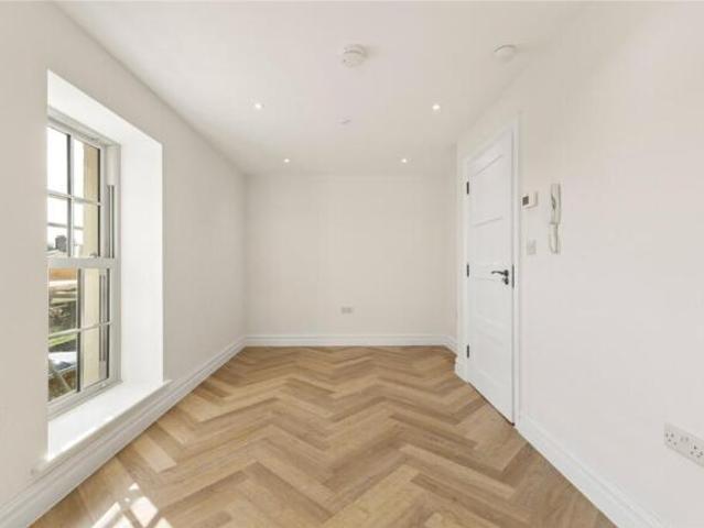 Apartment for sale in Hampshire
