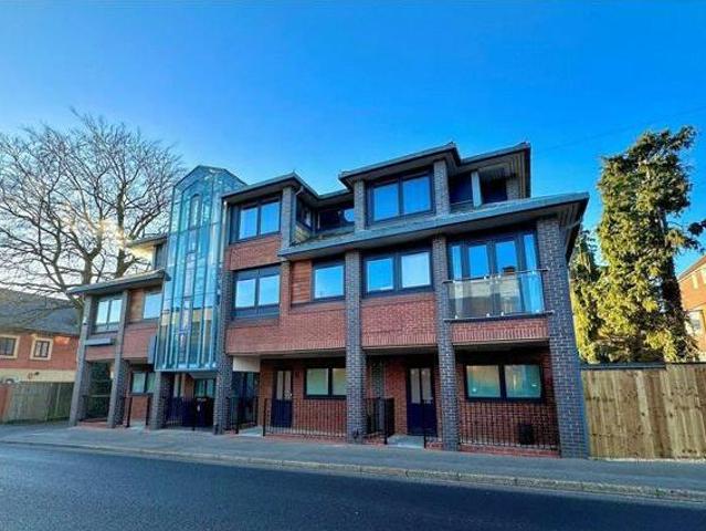 House for sale in Fleet, Hart