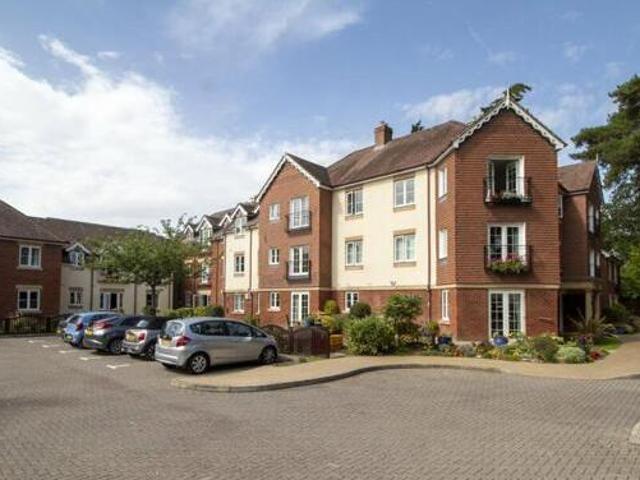 House for sale in Fleet, Hart