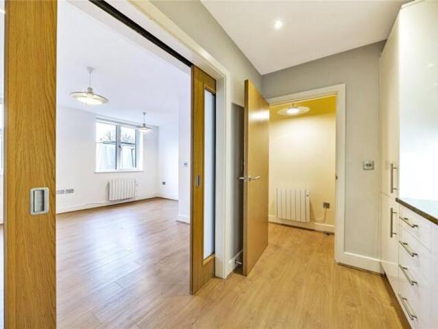 Apartment for sale in Muswell Hill, Greater London