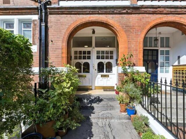 Apartment for sale in South Hampstead, Greater London