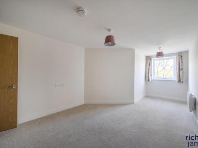 Apartment for sale in Swindon