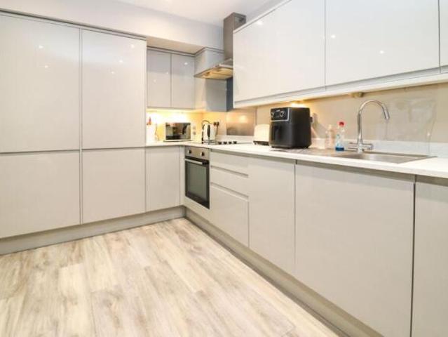 Apartment for sale in Chelmondiston, Suffolk