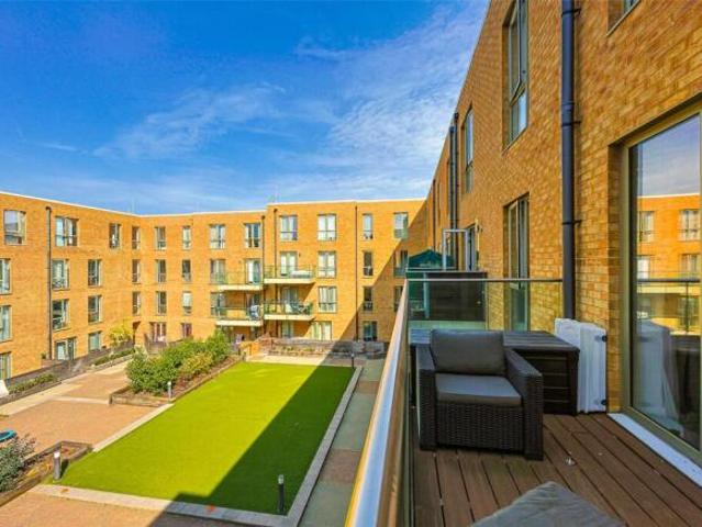Apartment for sale in Colindale, Greater London