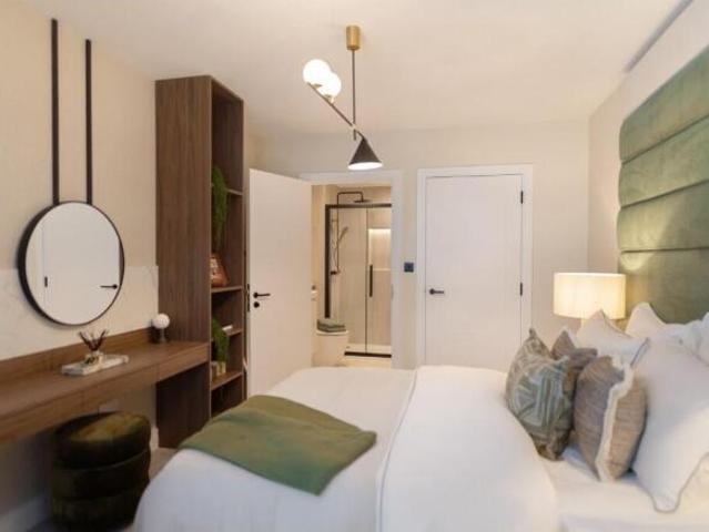 Apartment for sale in Cat Hill, England