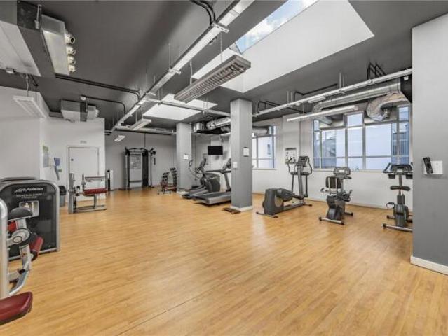 Apartment for sale in Brentford End, Greater London