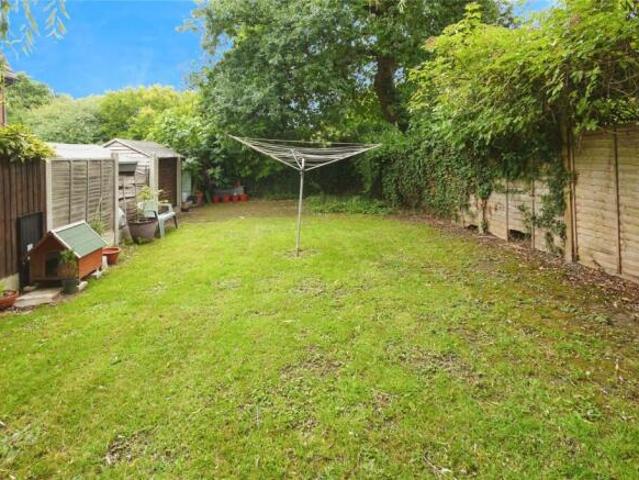 Apartment for sale in Navestock Side