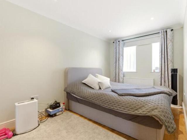Apartment for sale in Five Acres, Hertfordshire