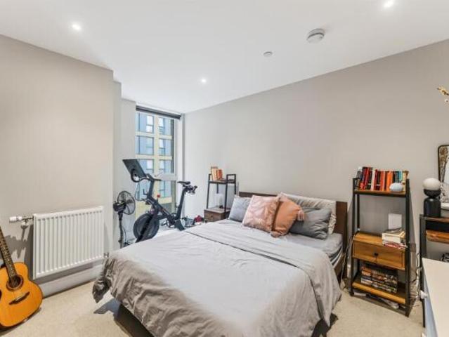 Apartment for sale in London Borough of Merton, Greater London