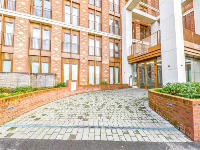 Apartment for sale in Five Acres, Hertfordshire