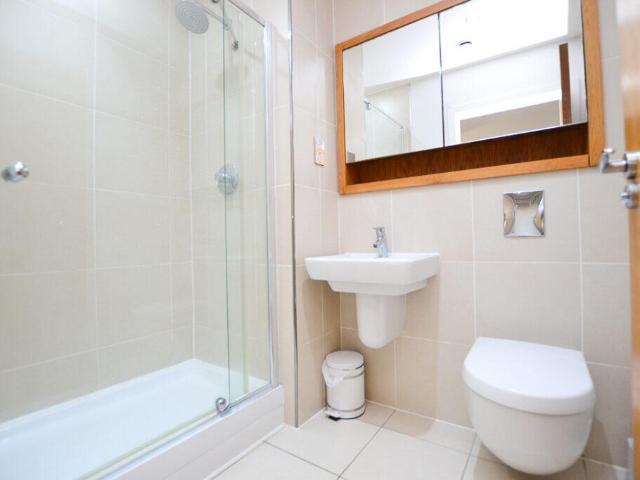 Apartment for sale in London Borough of Lewisham, Cat Hill