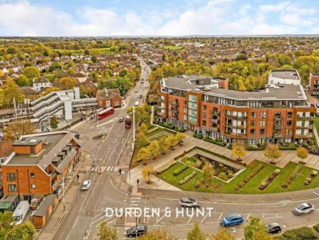 Apartment for sale in Harold Wood, Greater London