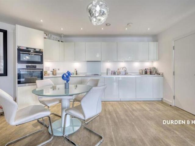 Apartment for sale in Harold Wood, Greater London