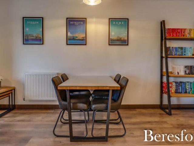 Apartment for sale in Navestock Side