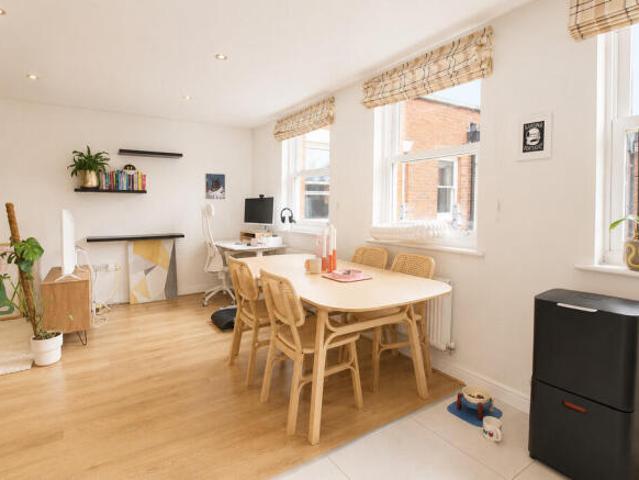Apartment for sale in Chelmondiston, Suffolk